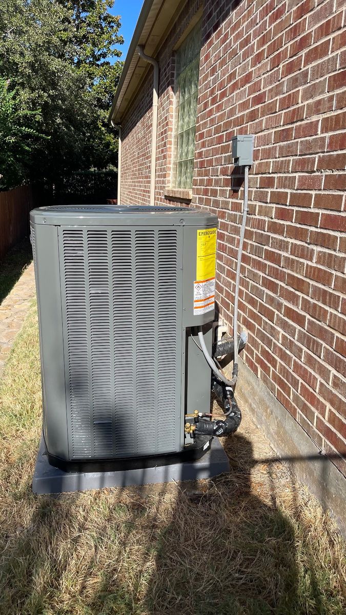 Argyle TX HVAC outdoor AC condenser with disconnect and line set
